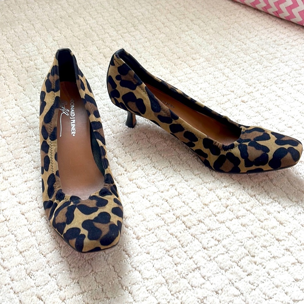 Leopard Donald J Pliner suede kitten heel pumps size 9 1/2